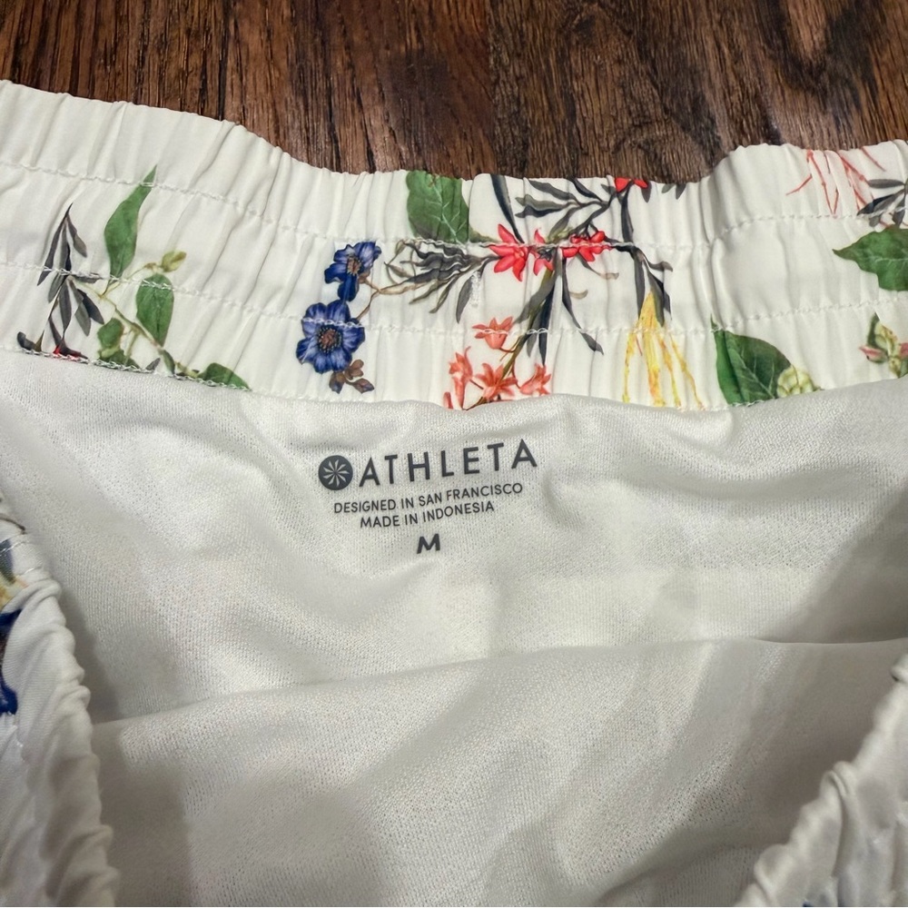 Athleta Mesh Racer Run Mid Rise Shorts - Picture 2 of 3